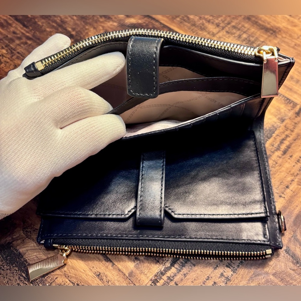 Authentic Michael Kors Wallet - image 6